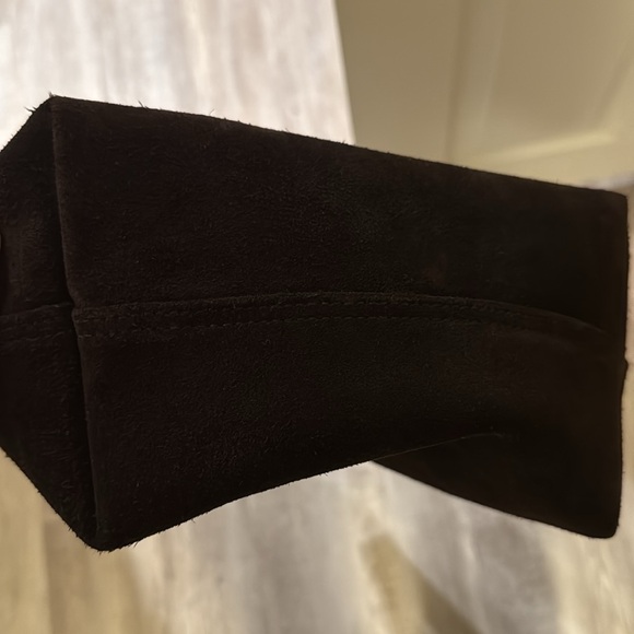 Madewell Essentials Suede Bucket Bag - Picture 6 of 10